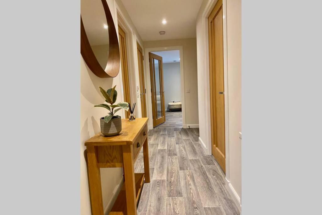 Beautiful 2 Bedroom, 2 Bathroom Flat With Parking. Pitlochry Eksteriør billede