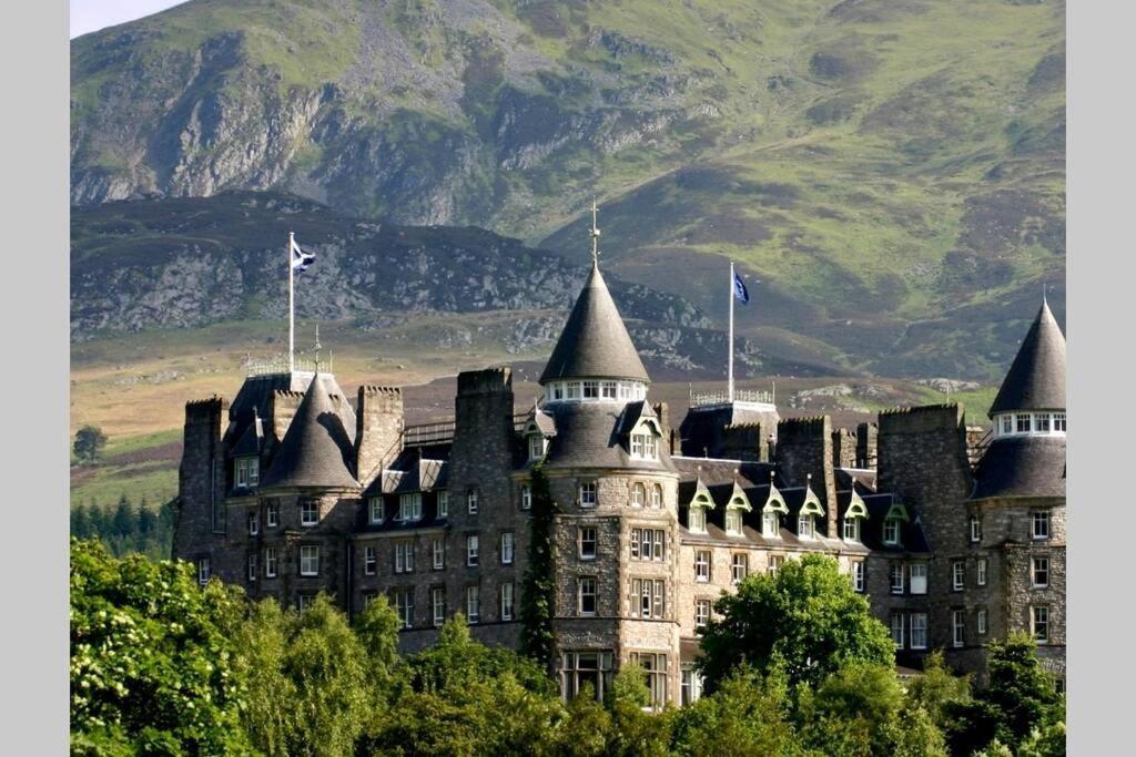 Beautiful 2 Bedroom, 2 Bathroom Flat With Parking. Pitlochry Eksteriør billede