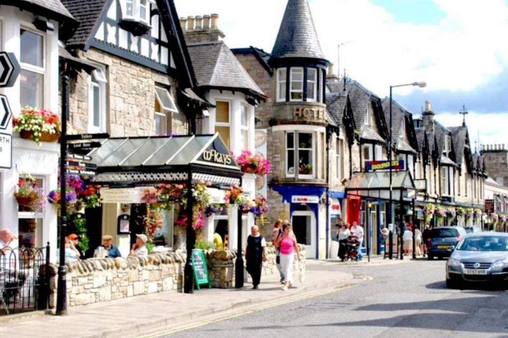 Beautiful 2 Bedroom, 2 Bathroom Flat With Parking. Pitlochry Eksteriør billede