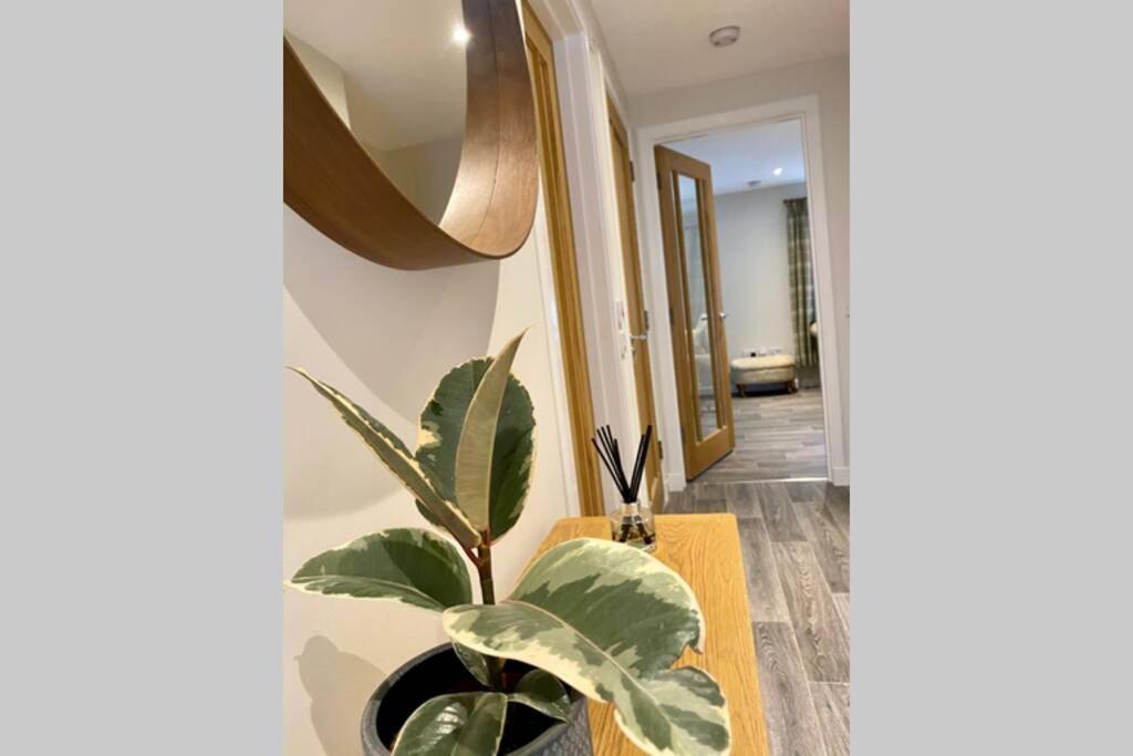 Beautiful 2 Bedroom, 2 Bathroom Flat With Parking. Pitlochry Eksteriør billede