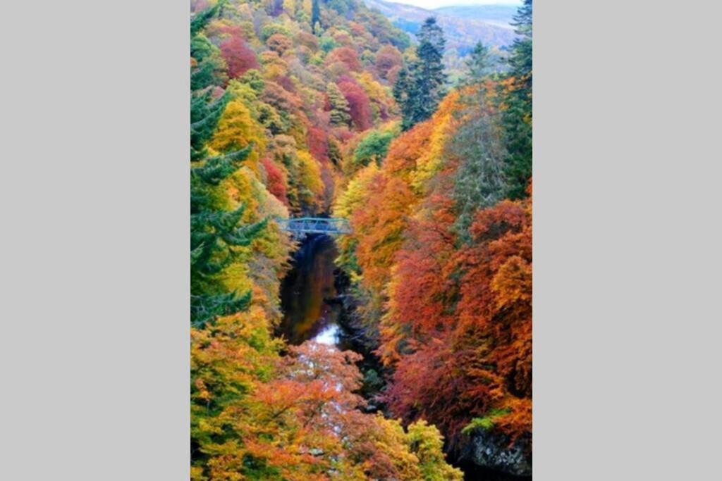 Beautiful 2 Bedroom, 2 Bathroom Flat With Parking. Pitlochry Eksteriør billede