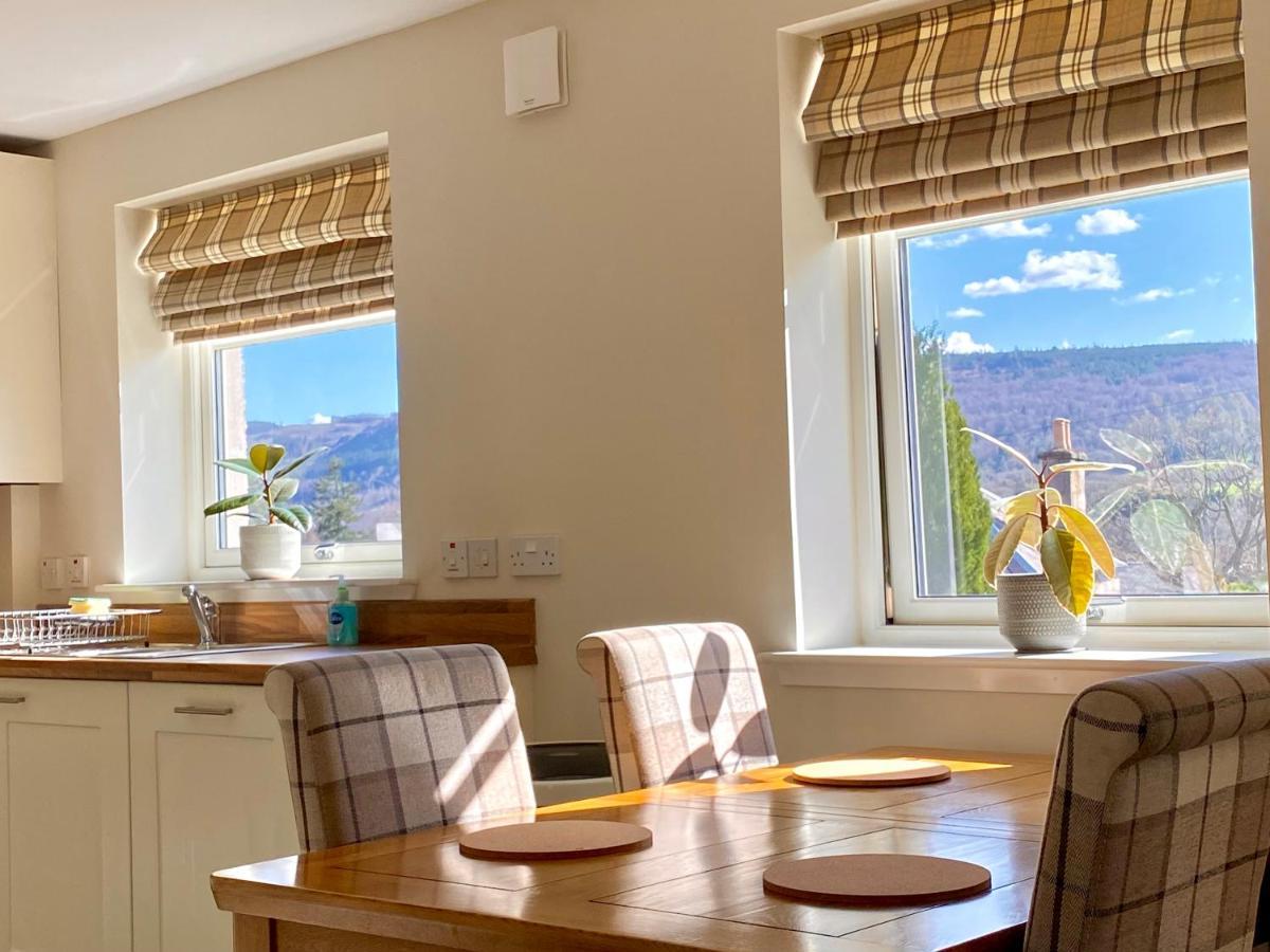Beautiful 2 Bedroom, 2 Bathroom Flat With Parking. Pitlochry Eksteriør billede